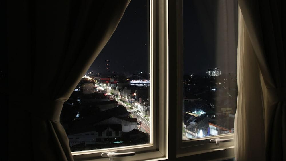 Uniq Hotel Yogyakarta photo 4