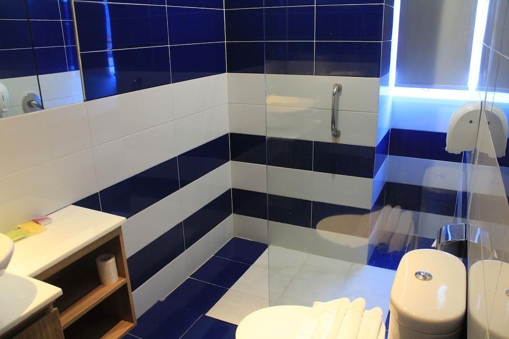 Zoom Hotels photo 4