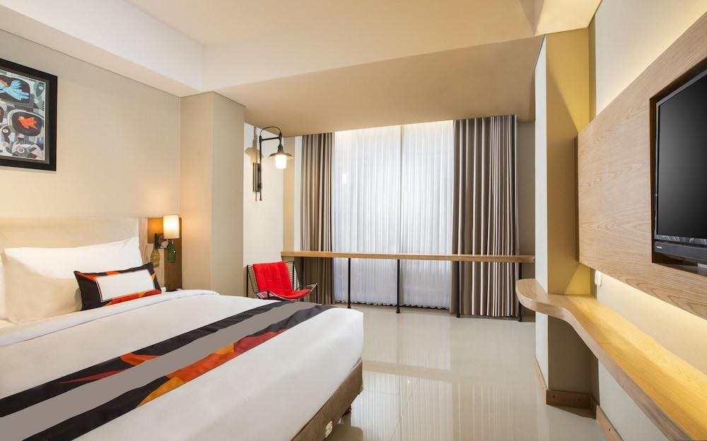 Yellow Star Ambarukmo Hotel photo 1