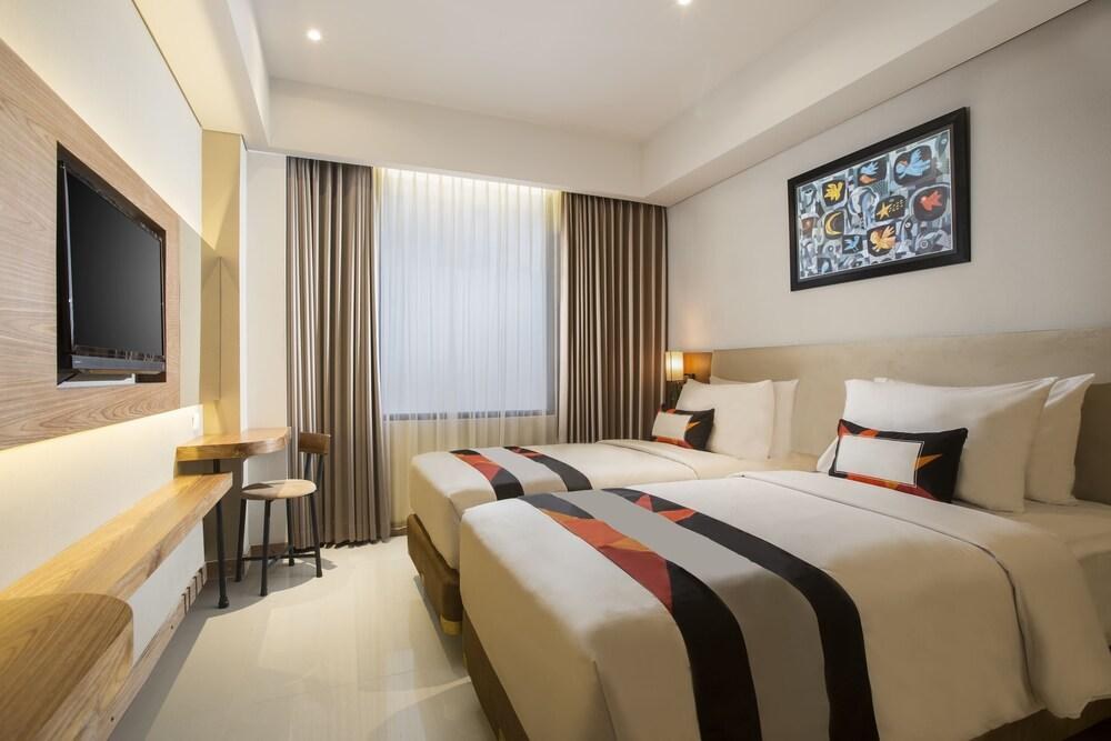 Yellow Star Ambarukmo Hotel photo 2