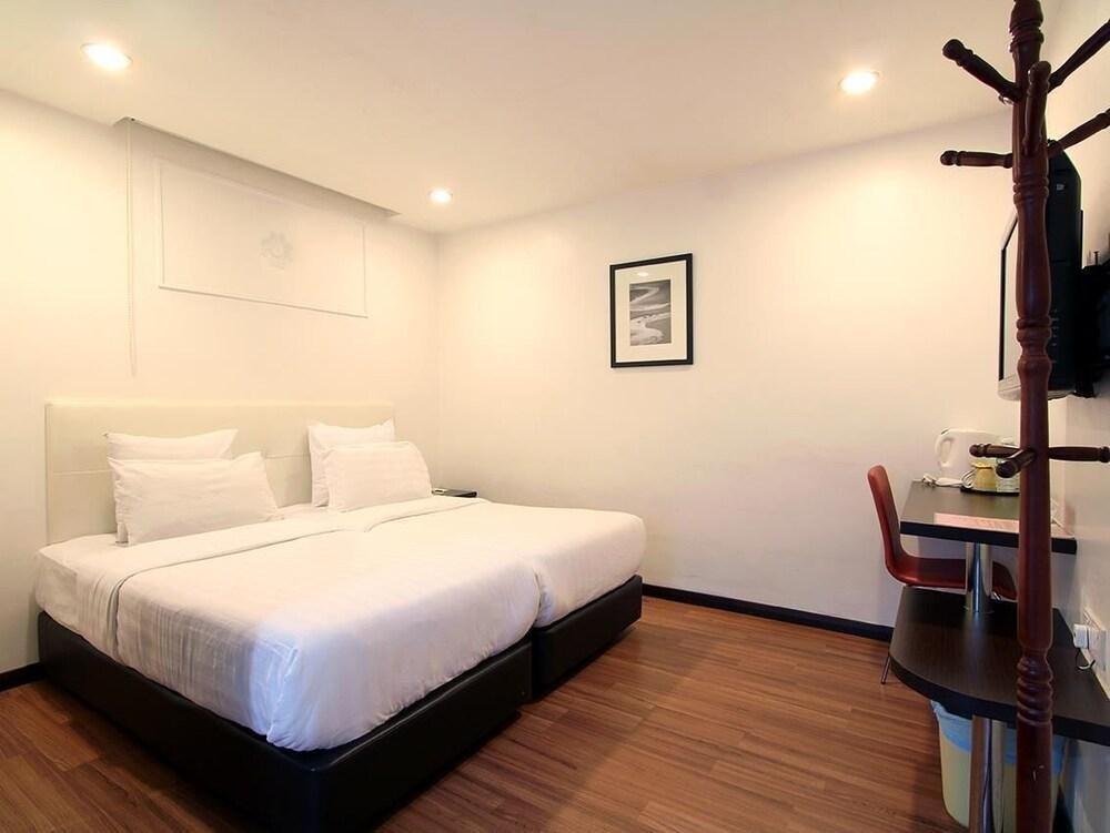 Hotel JSL photo 2