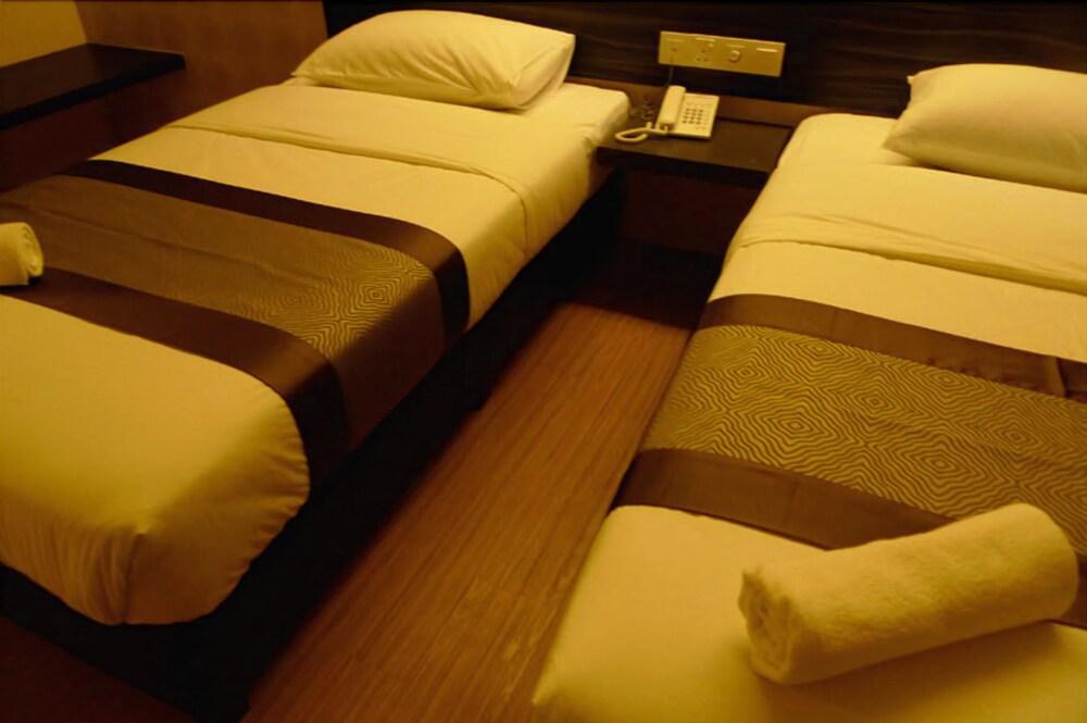Hotel Austin Paradise - Mount Austin photo 2