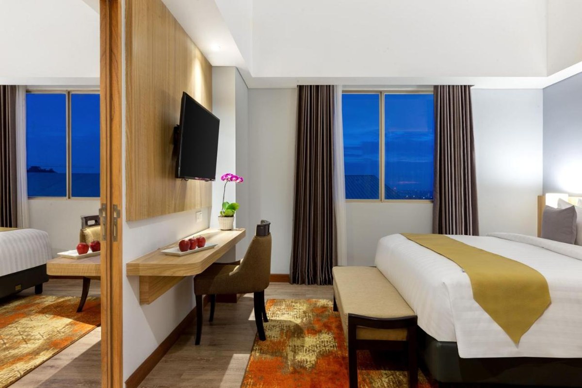 ASTON GRESIK HOTEL & CONFERENCE CENTER photo 2