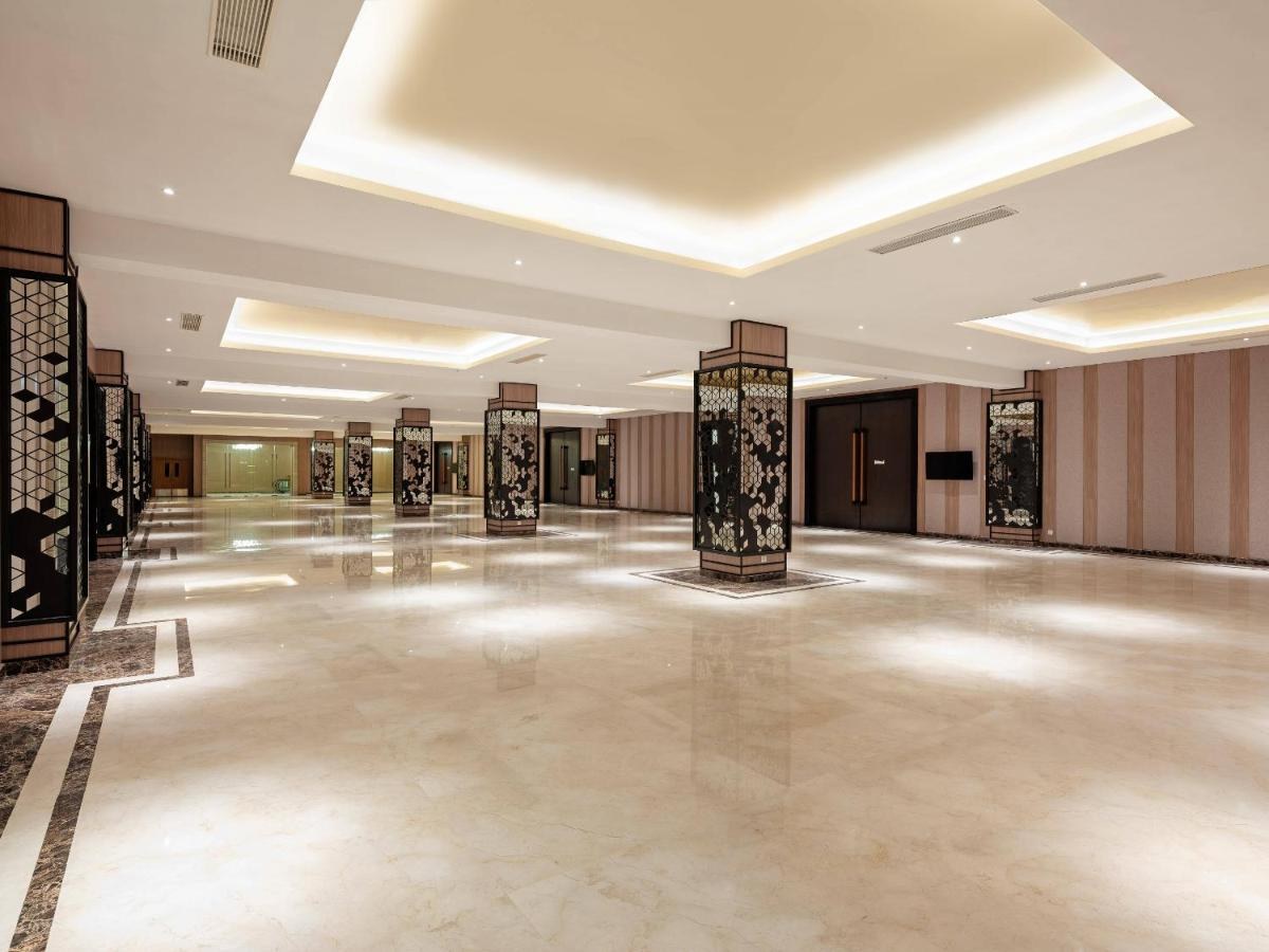 ASTON GRESIK HOTEL & CONFERENCE CENTER photo 3