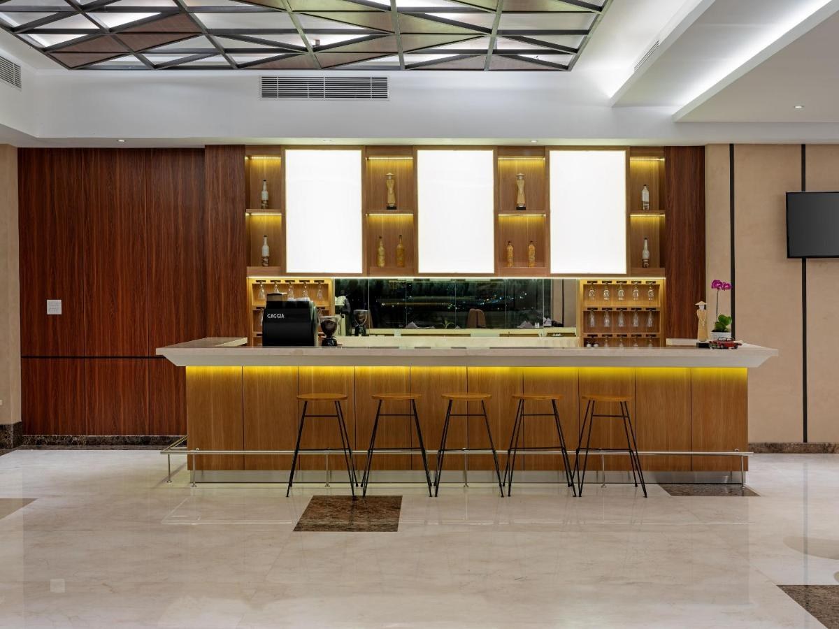 ASTON GRESIK HOTEL & CONFERENCE CENTER photo 4