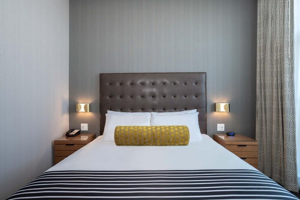 Sandman Hotel Hamilton photo 2