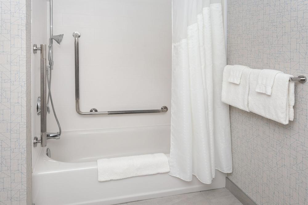 Holiday Inn Express & Suites Downtown Ottawa East by IHG photo 3