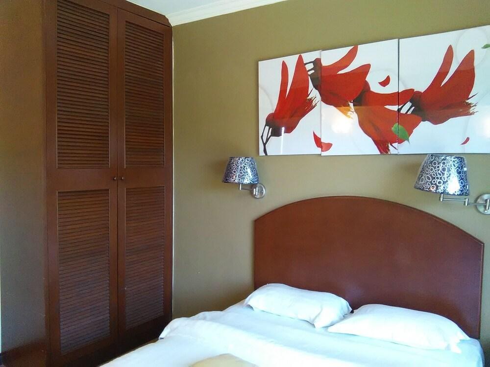 Casuarina Hotel photo 1