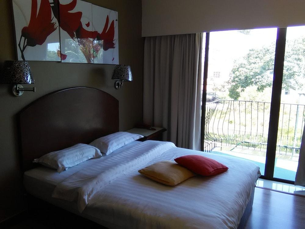 Casuarina Hotel photo 2