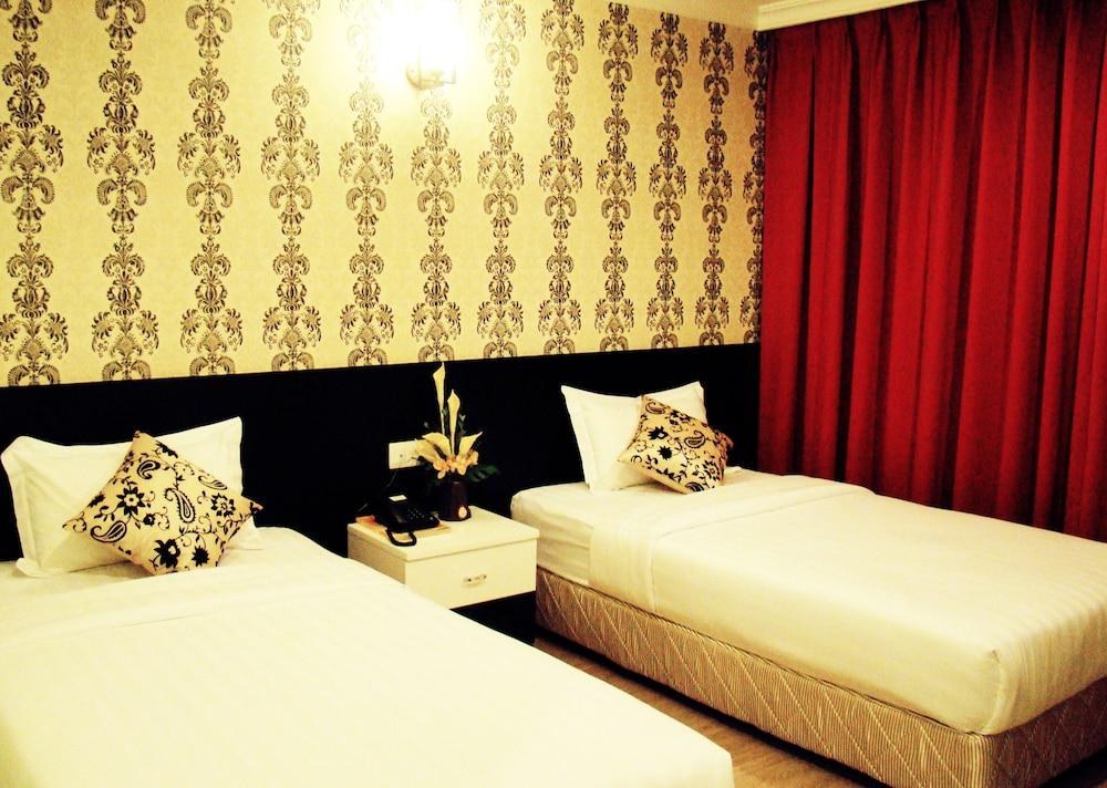 Adel Hotel photo 1