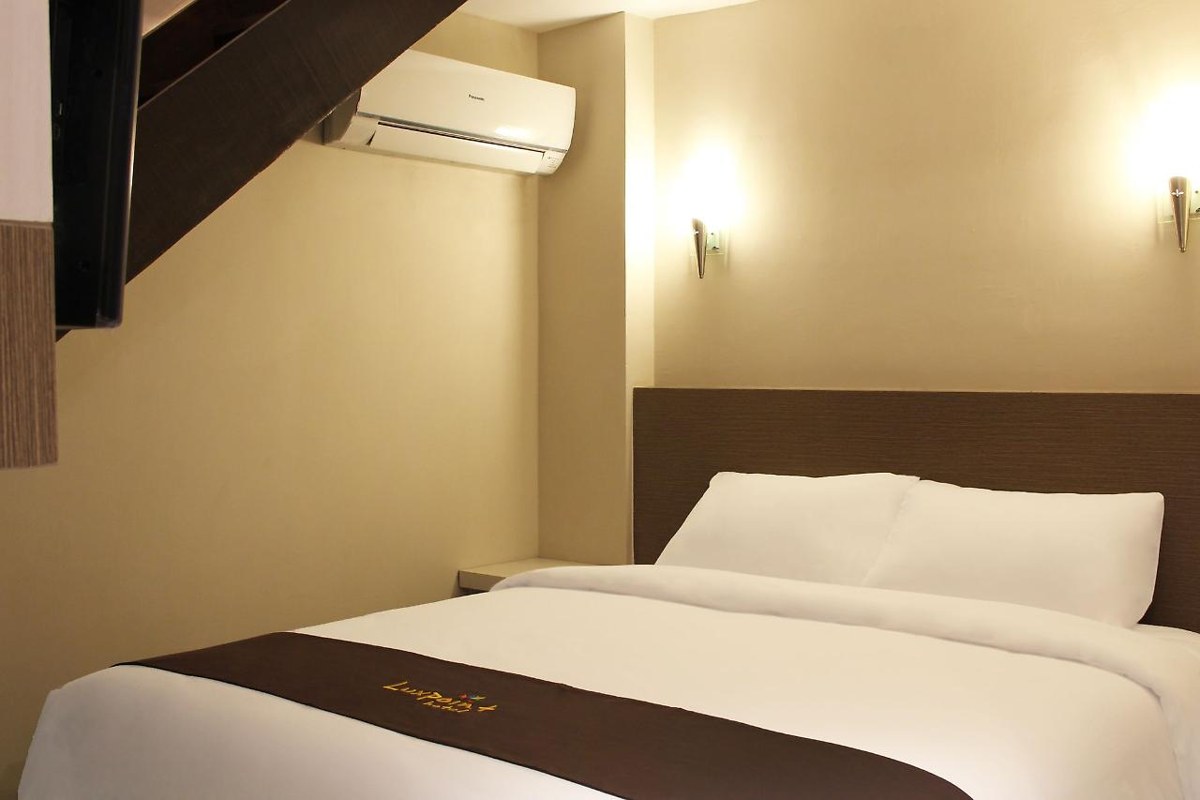Luxpoint  Surabaya Hotel