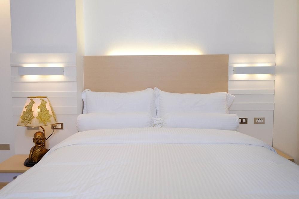 Heroes Hotel photo 2