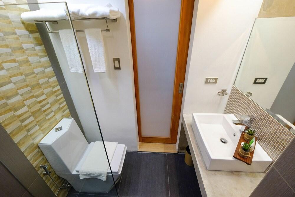 Heroes Hotel photo 3