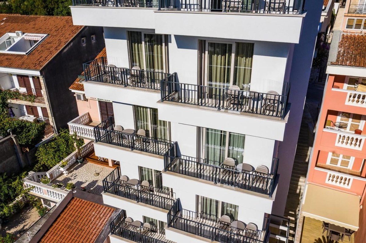 BONO HOTEL BECICI