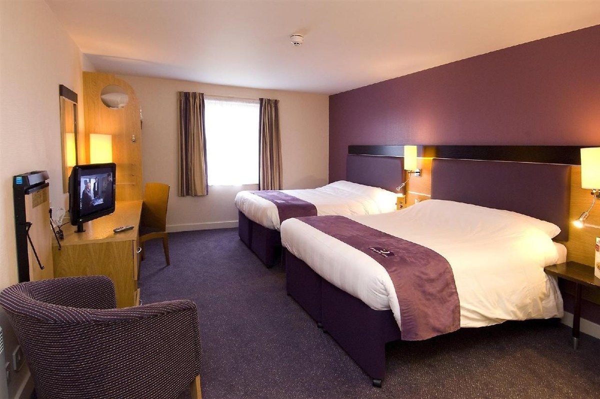 Premier Inn Manchester Trafford Centre Wst photo 2