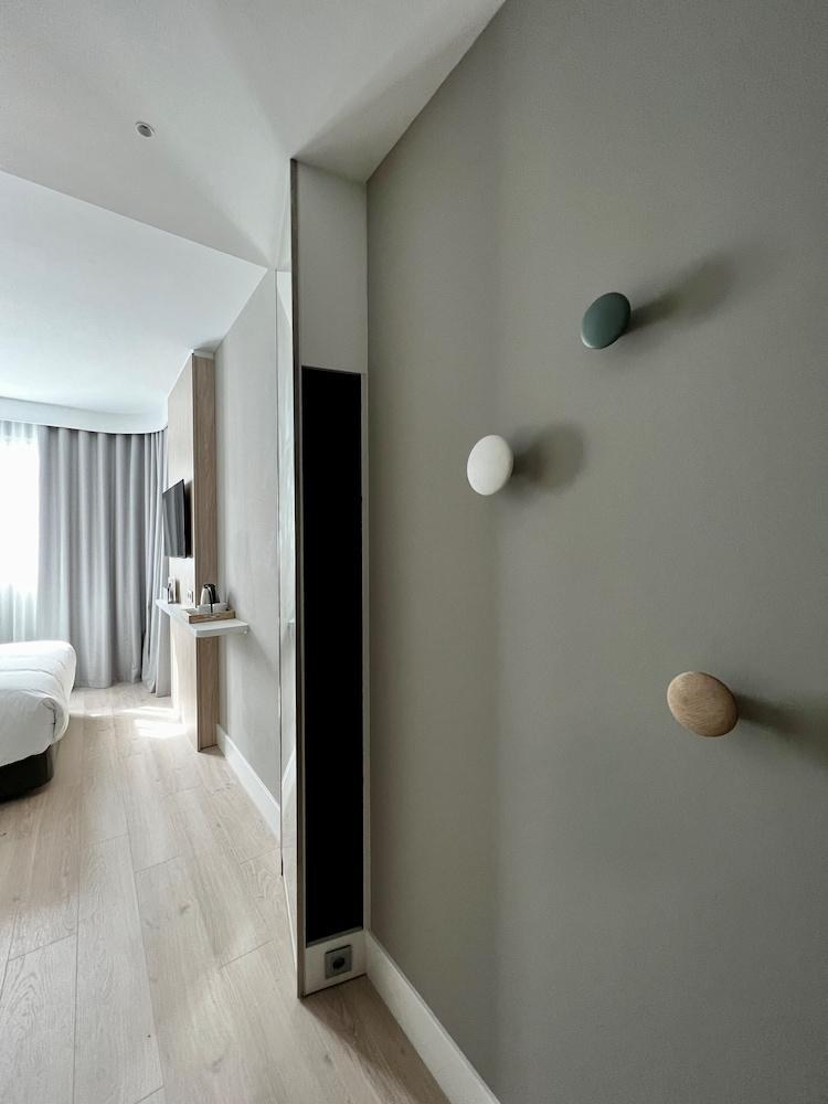 Holiday Inn Express Madrid Airport by IHG photo 2