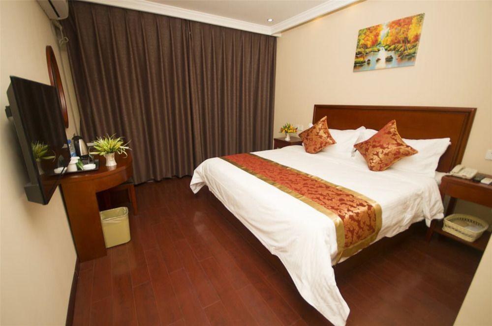 GreenTree Alliance Shenzhen Fuyong Metro Station Hotel photo 1