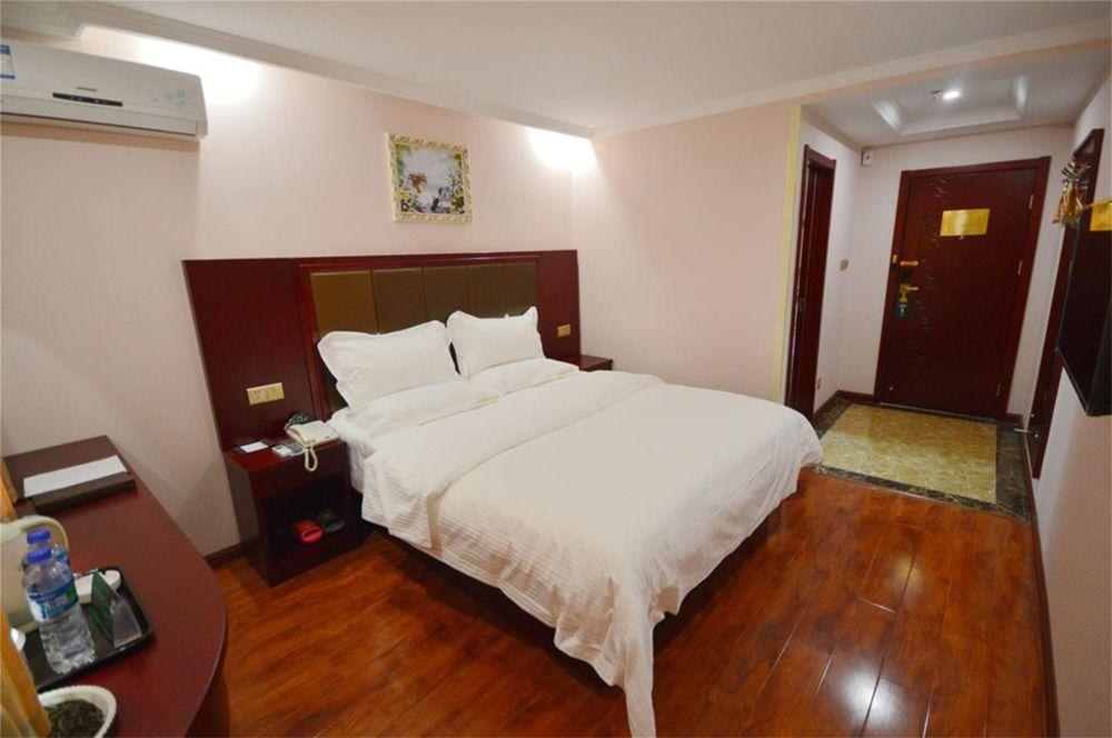 GreenTree Alliance Shenzhen Fuyong Metro Station Hotel photo 2