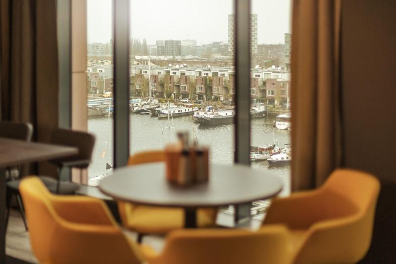 Holiday Inn - the niu, Fender Amsterdam photo 3