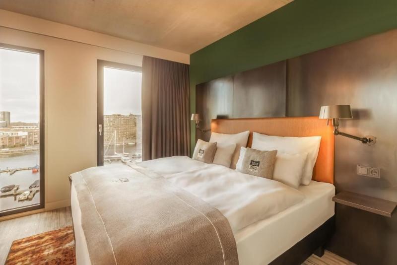 Holiday Inn - the niu, Fender Amsterdam photo 4
