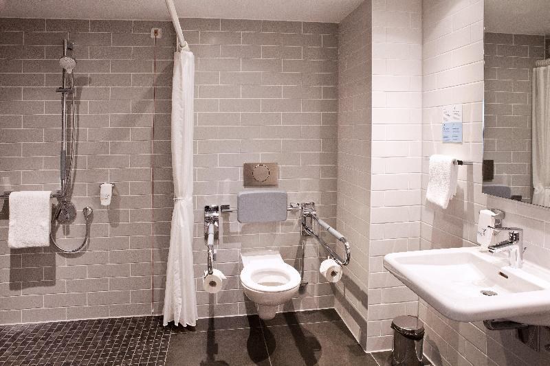 Holiday Inn Express Dusseldorf Airport photo 2