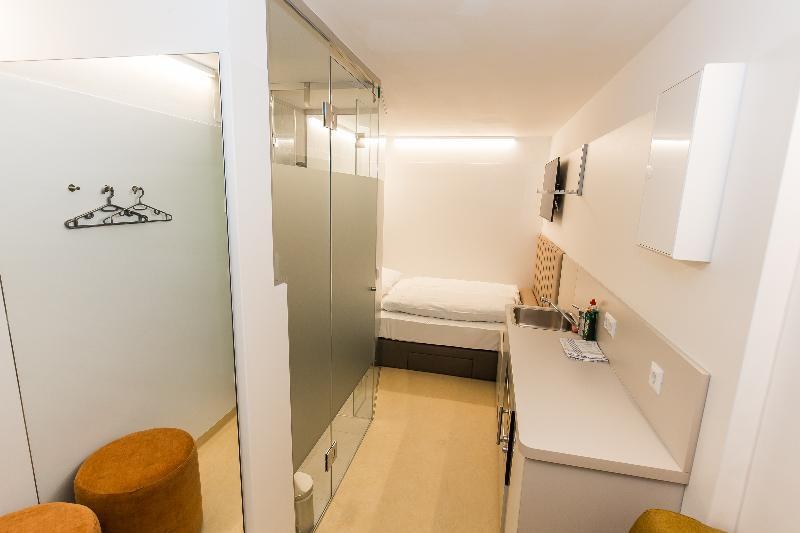 Smart Apart Living-Wien Hauptbahnhof-self check-in photo 1