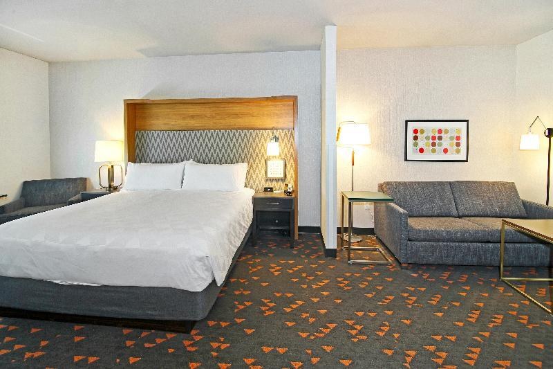 Holiday Inn & Suites Calgary Airport North