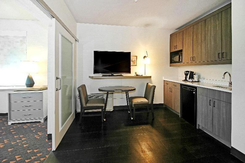 Holiday Inn & Suites Calgary Airport North photo 2