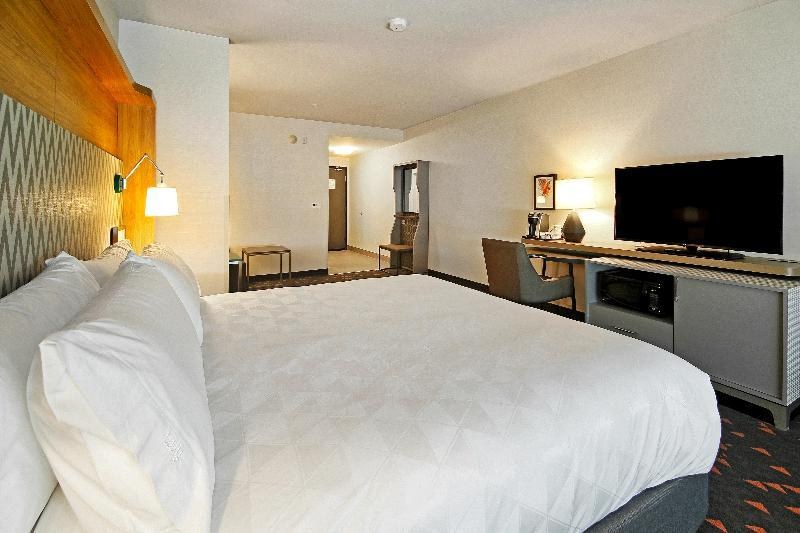 Holiday Inn & Suites Calgary Airport North photo 3