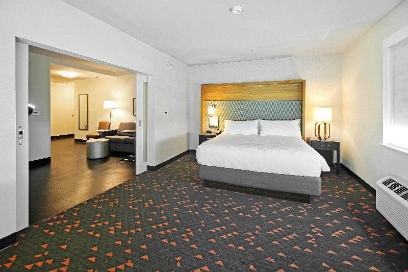 Holiday Inn & Suites Calgary Airport North photo 4