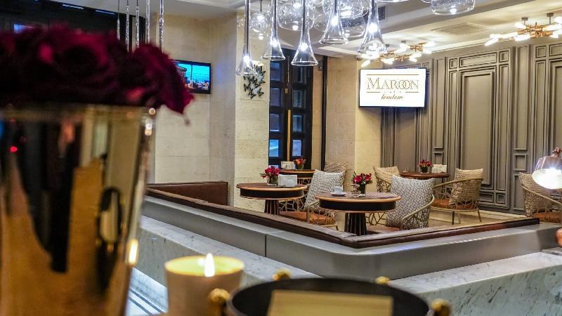 Maroon Hotel TomTom