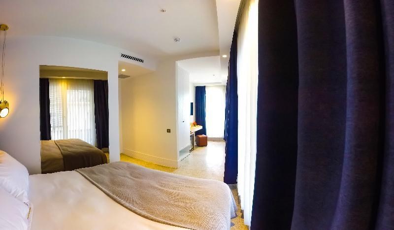Maroon Hotel TomTom photo 4