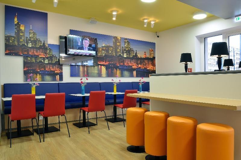 B&B Hotel Frankfurt-Hbf photo 2