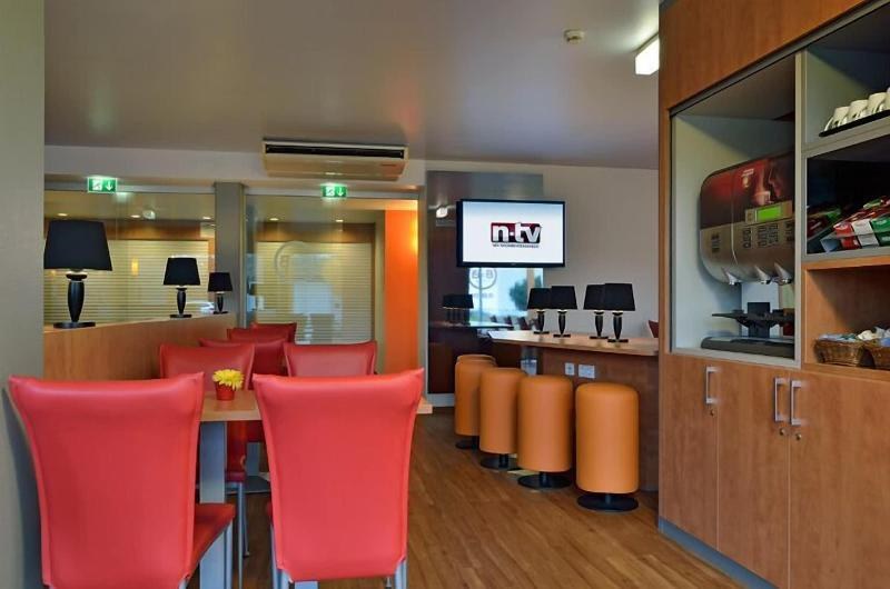 B&B Hotel Frankfurt-Niederrad photo 2