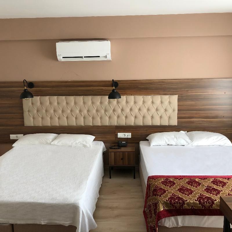 The Reina Hotel photo 1