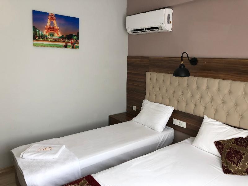 The Reina Hotel photo 3