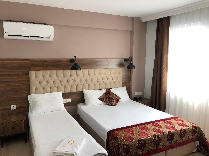 The Reina Hotel photo 4