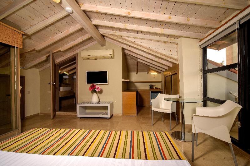 Fiore Garden Suites photo 2
