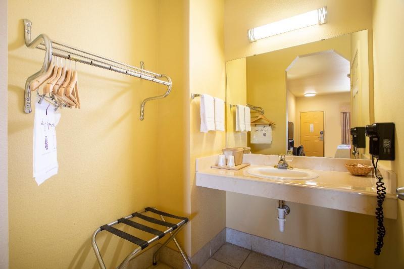 OYO Hotel Valley View TX, I-35