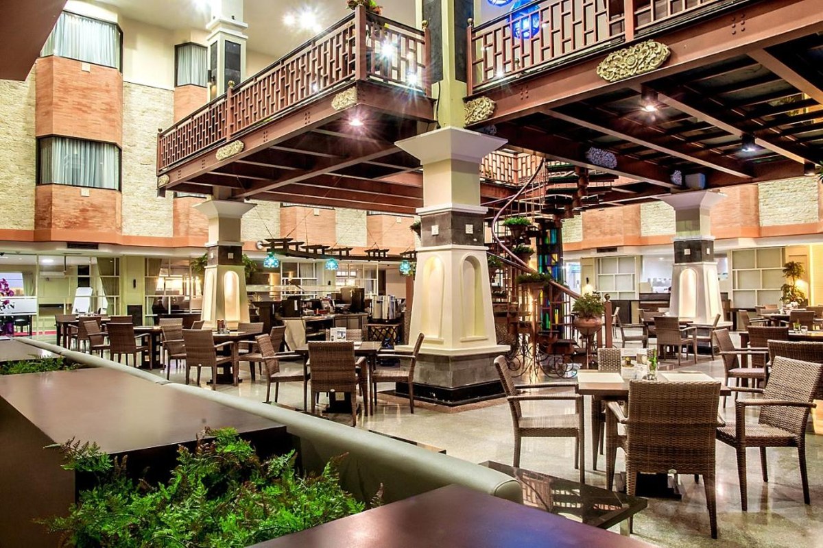 FAMOUS HOTEL KUTA photo 4