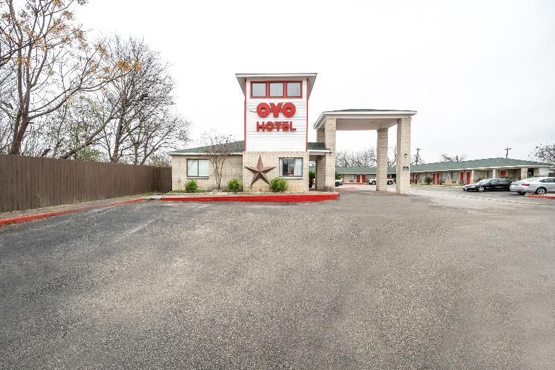 OYO Hotel San Antonio near AT&T Cente photo 3