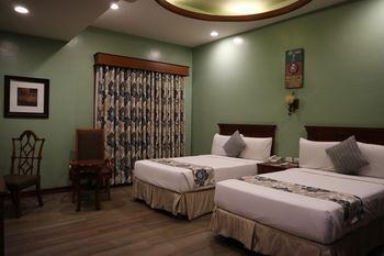 Paragon Hotel and Suites