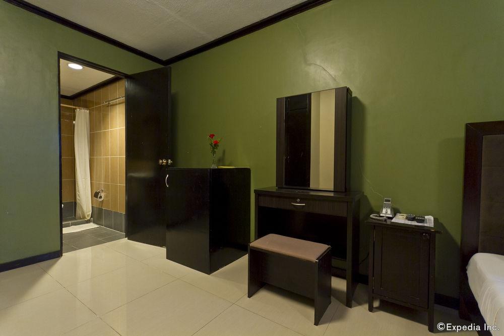 Richmond Plaza Hotel photo 2
