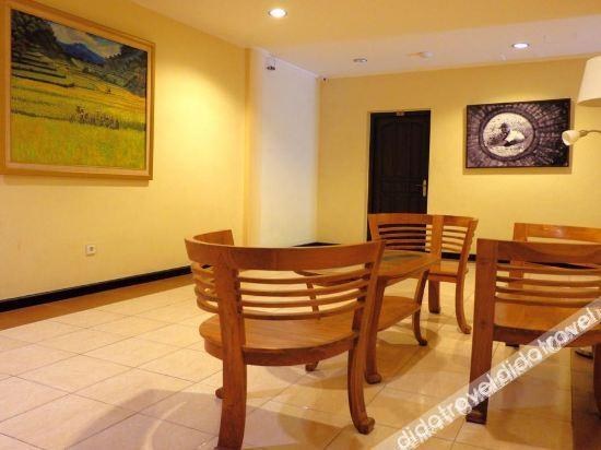Lloyd's Inn Bali photo 2