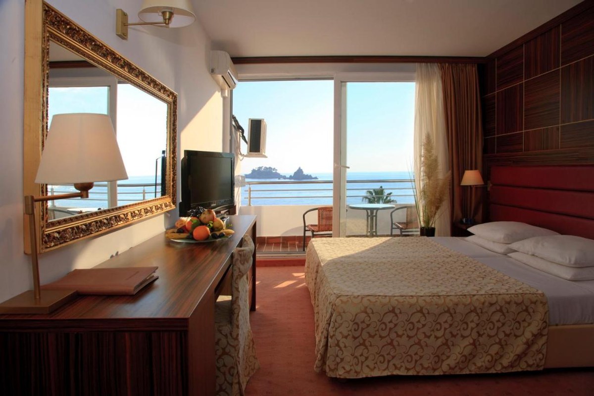 PALAS HOTEL PETROVAC photo 2