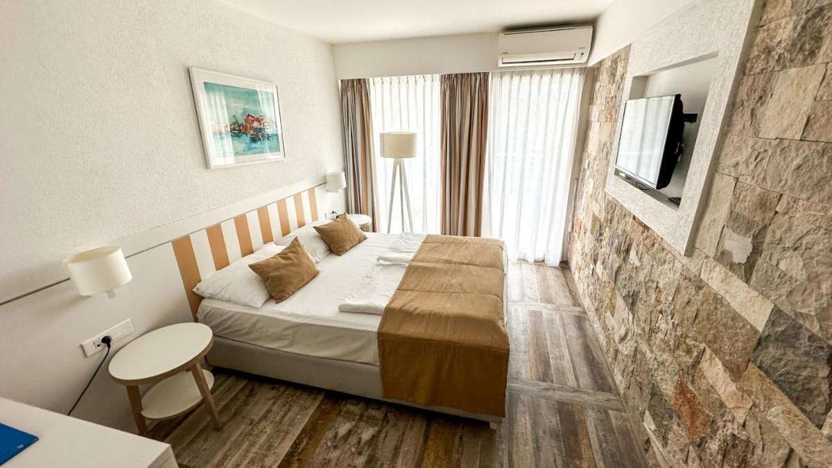 CASTELLASTVA PETROVAC photo 4