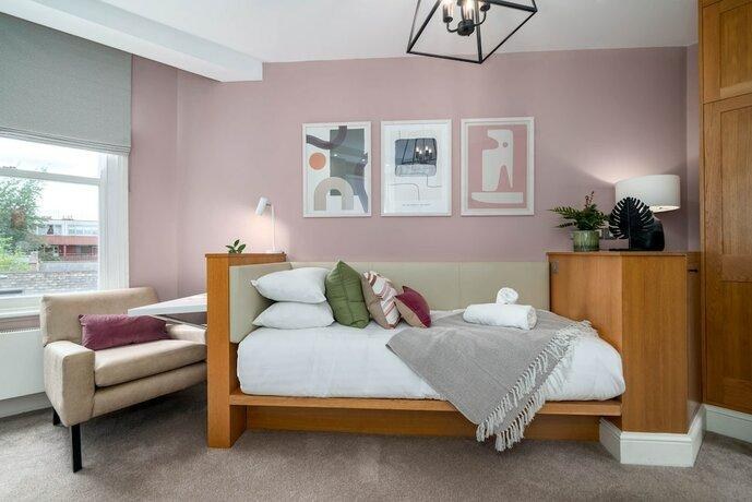 5 Doughty Street photo 2