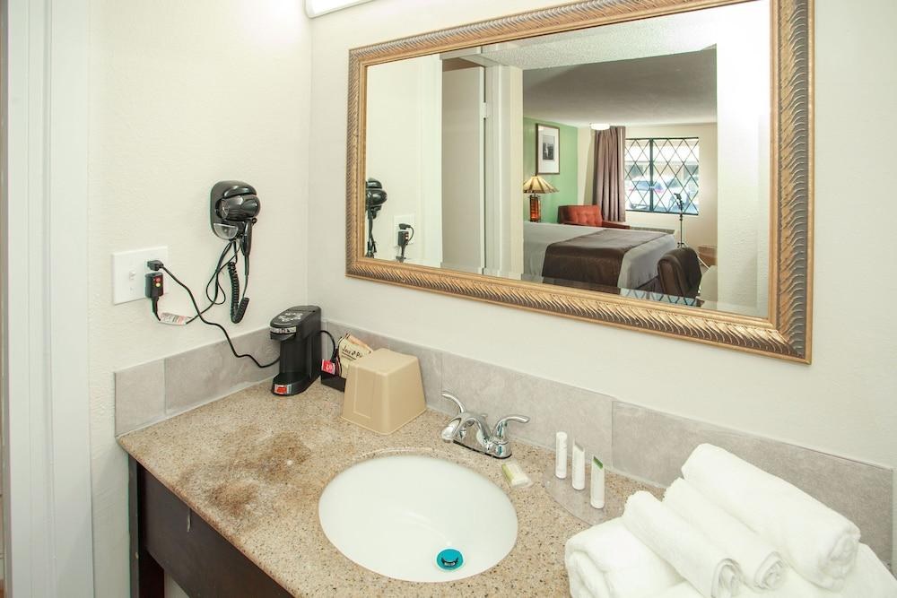 Travelodge by Wyndham Macon West photo 3
