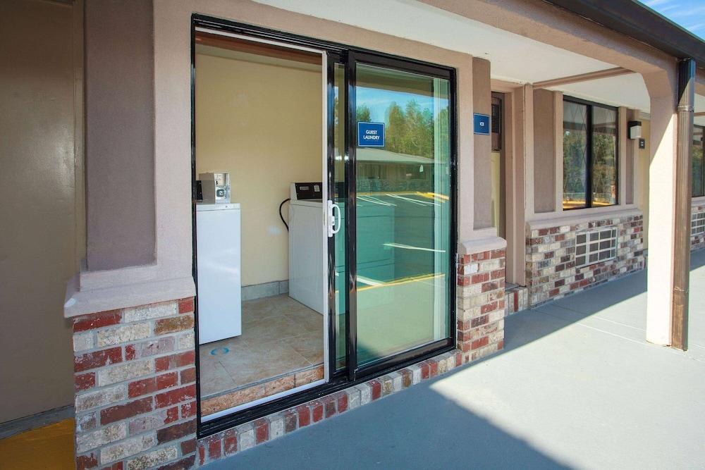 Travelodge by Wyndham Macon West photo 4