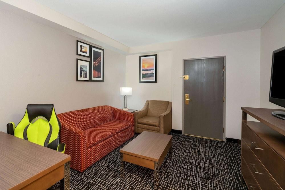 Wingate by Wyndham Memphis East photo 1